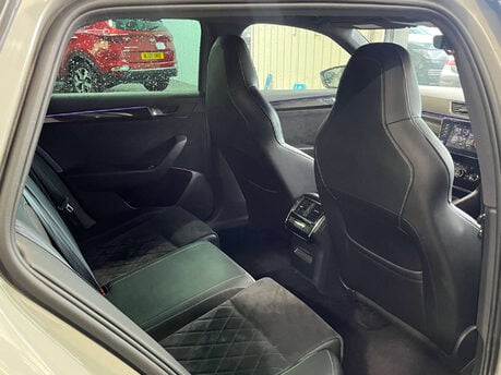 Skoda Superb 1.5 Superb Sportline TSi Semi-Auto 5dr 16