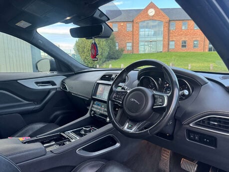 Jaguar F-Pace 2.0 F-Pace R-Sport AWD D Auto 4WD 5dr 3