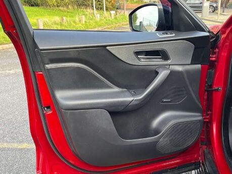 Jaguar F-Pace 3.0 F-Pace V6 S AWD D Auto 4WD 5dr 31