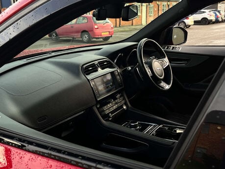 Jaguar F-Pace 3.0 F-Pace V6 S AWD D Auto 4WD 5dr 29