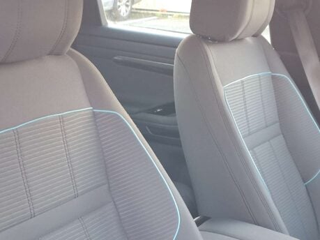 Land Rover Range Rover Evoque 2.0 Range Rover Evoque R-Dynamic D 4x2 5dr 13