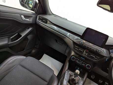 Ford Focus 1.0 Focus ST-Line X 5dr 46