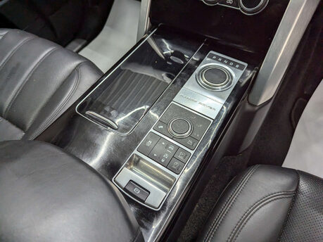 Land Rover Range Rover 3.0 Range Rover Vogue TDV6 Auto 4WD 5dr 82