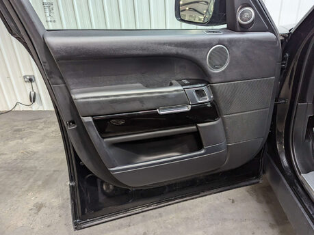 Land Rover Range Rover 3.0 Range Rover Vogue TDV6 Auto 4WD 5dr 56