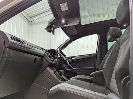 Volkswagen Tiguan 2.0 Tiguan R-Line TDI BlueMotion Technology 4Motion Semi-Auto 4WD 5dr 55