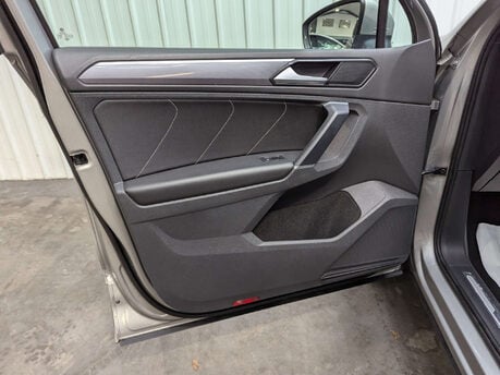 Volkswagen Tiguan 2.0 Tiguan R-Line TDI BlueMotion Technology 4Motion Semi-Auto 4WD 5dr 58