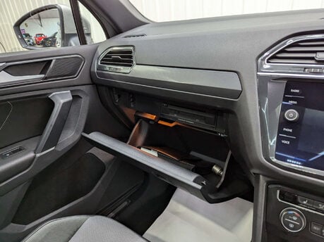 Volkswagen Tiguan 2.0 Tiguan R-Line TDI BlueMotion Technology 4Motion Semi-Auto 4WD 5dr 92
