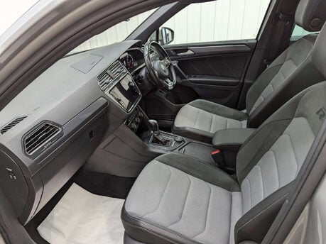 Volkswagen Tiguan 2.0 Tiguan R-Line TDI BlueMotion Technology 4Motion Semi-Auto 4WD 5dr 53
