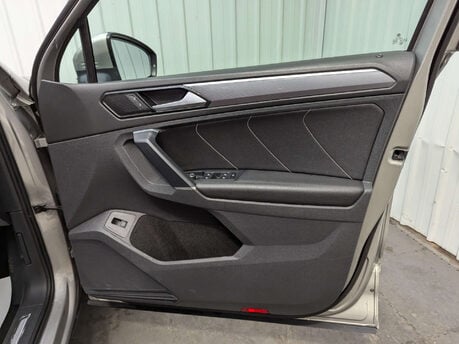 Volkswagen Tiguan 2.0 Tiguan R-Line TDI BlueMotion Technology 4Motion Semi-Auto 4WD 5dr 52