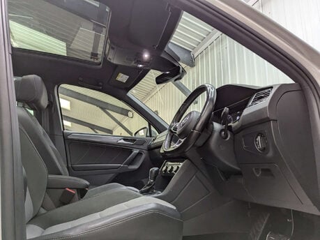 Volkswagen Tiguan 2.0 Tiguan R-Line TDI BlueMotion Technology 4Motion Semi-Auto 4WD 5dr 49