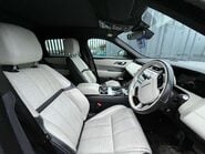 Land Rover Range Rover Velar 2.0 Range Rover Velar R-Dynamic HSE D240 Auto 4WD 5dr 4