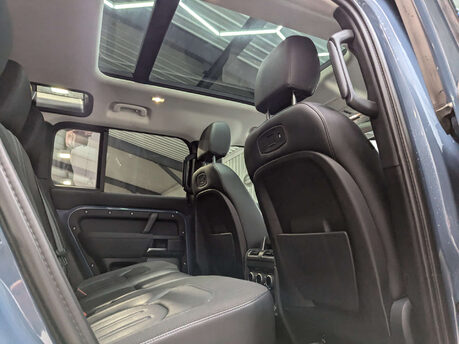 Land Rover Defender 2.0 Defender S D Auto 4WD 5dr 60