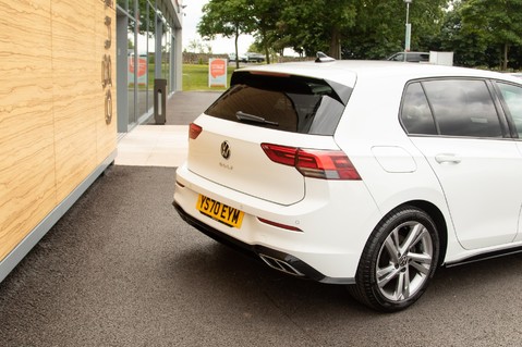 Volkswagen Golf R-LINE TSI 10