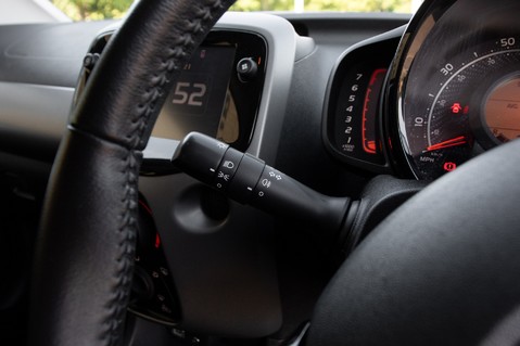 Toyota Aygo VVT-I X-PLAY TSS 19