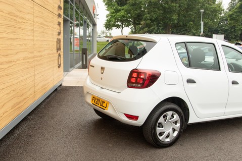 Dacia Sandero ESSENTIAL SCE 10