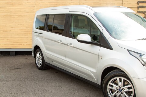 Ford Grand Tourneo Connect TITANIUM TDCI 9