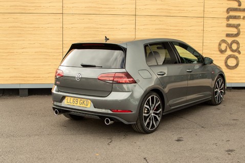 Volkswagen Golf GTI PERFORMANCE TSI DSG 5