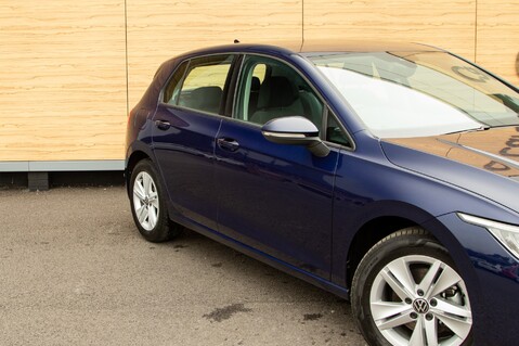 Volkswagen Golf LIFE TSI 9