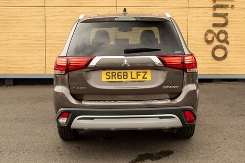 Mitsubishi Outlander 4 8