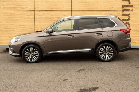 Mitsubishi Outlander 4 16