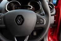 Renault Clio ICONIC TCE 22