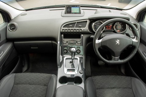 Peugeot 3008 E-HDI ALLURE 13