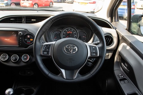 Toyota Yaris VVT-I ICON 23