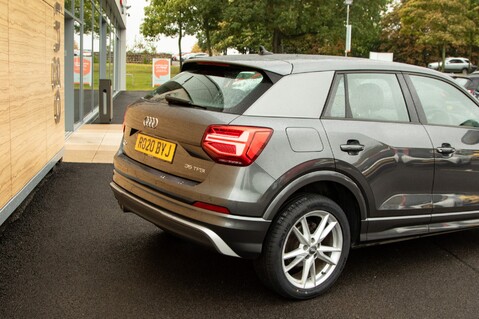 Audi Q2 TFSI S LINE 10