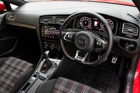 Volkswagen Golf GTI TSI DSG 4