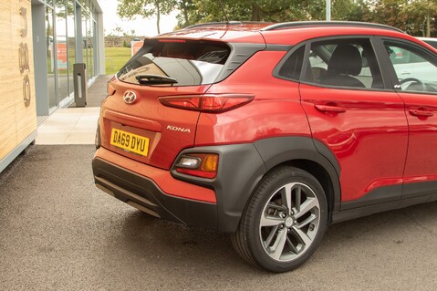 Hyundai KONA T-GDI PLAY 10