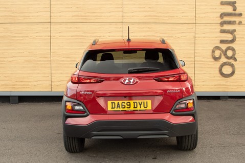 Hyundai KONA T-GDI PLAY 8