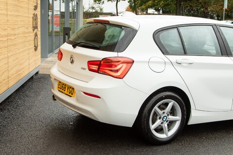 BMW 1 Series 118I SE 10