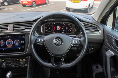 Volkswagen Tiguan SEL TDI 4MOTION DSG 23