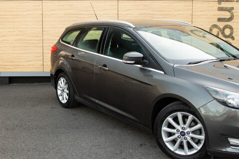 Ford Focus TITANIUM 9