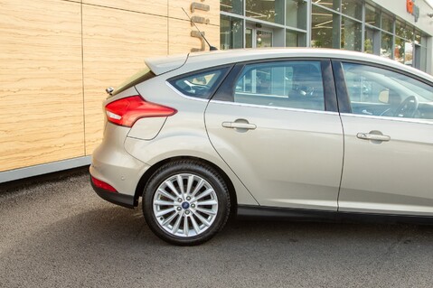 Ford Focus TITANIUM X 11