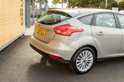 Ford Focus TITANIUM X 10