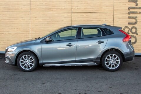 Volvo V40 T3 CROSS COUNTRY PRO 16