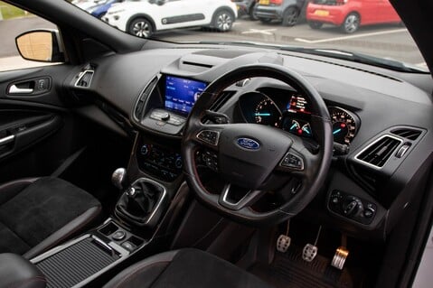 Ford Kuga ST-LINE 5