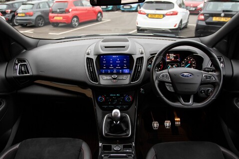 Ford Kuga ST-LINE 13