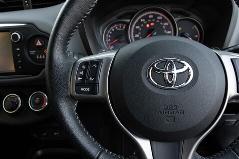 Toyota Yaris VVT-I ICON M-DRIVE S 21