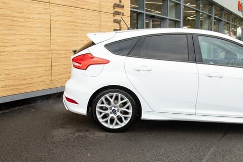 Ford Focus ST-LINE TDCI 11