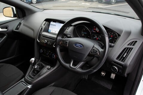 Ford Focus ST-LINE TDCI 5