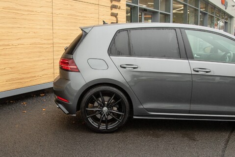 Volkswagen Golf R TSI 4MOTION DSG 11