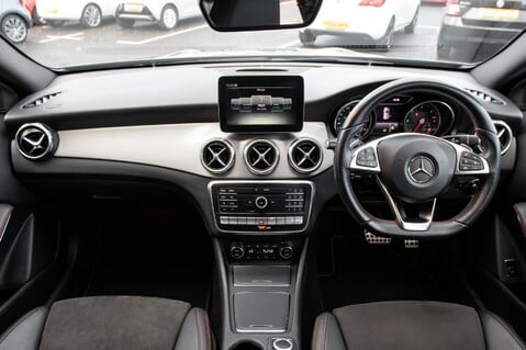 Mercedes-Benz GLA Class GLA 220 D 4MATIC AMG LINE PREMIUM 13