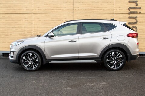 Hyundai TUCSON CRDI PREMIUM SE 17