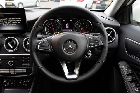 Mercedes-Benz A Class A 180 SPORT PREMIUM 23