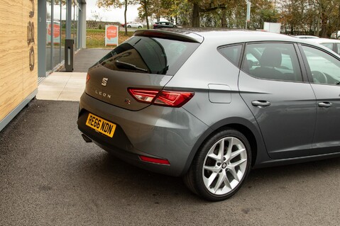 SEAT Leon ECOTSI FR TECHNOLOGY 10