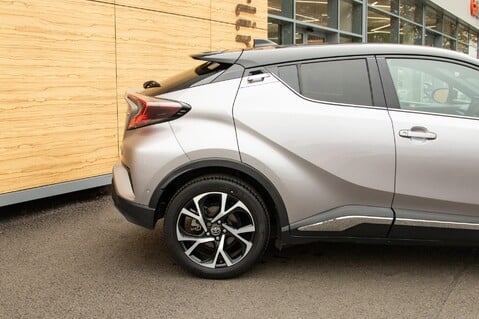 Toyota C-HR DYNAMIC 11