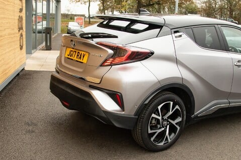 Toyota C-HR DYNAMIC 10