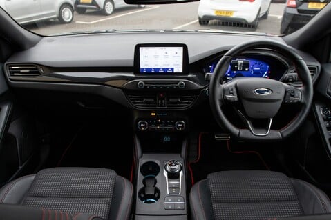 Ford Focus ST-LINE X 13